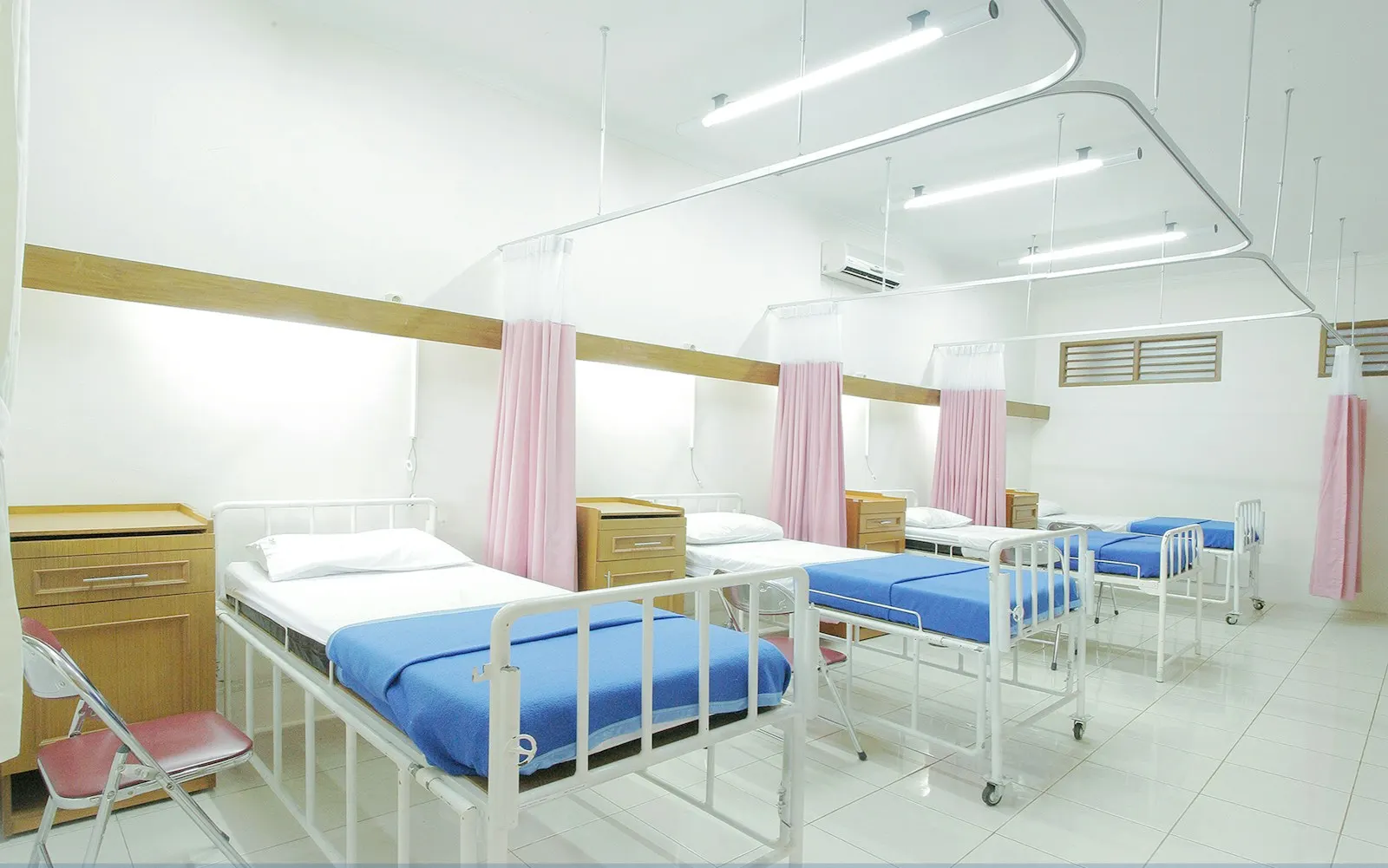 Clean hospital ward